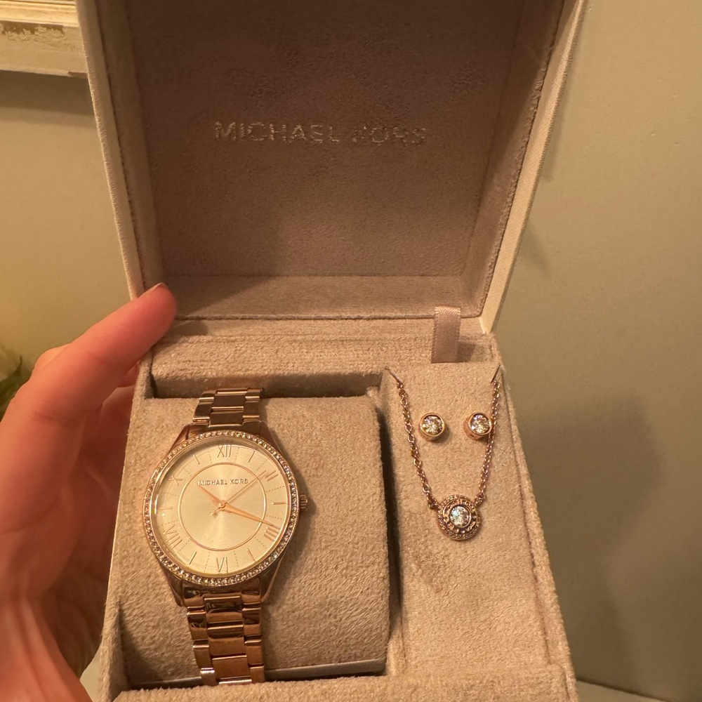 Michael Kors Rose Gold Watch & Jewelry Gift Set